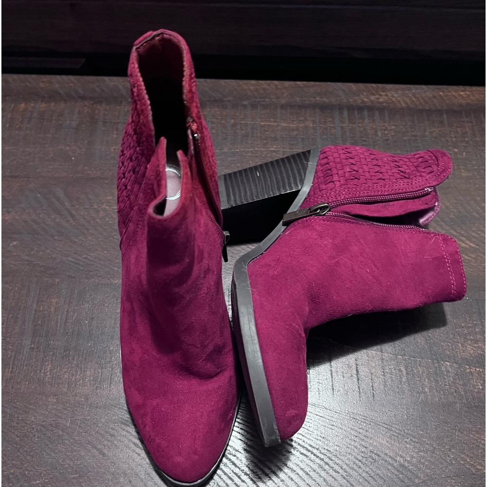Maroon red - Picture 2 of 3